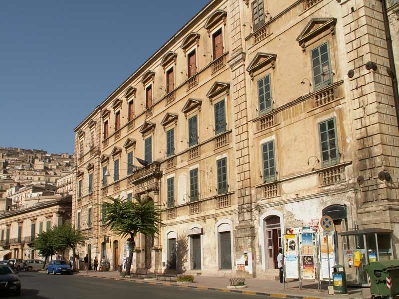 Modica-Palazzo-de-études